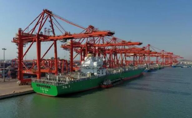唐山港货物装卸过程中手拉葫芦的使用
